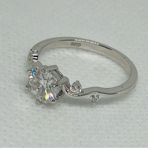 1 ct Moissanite Sterling Silver Ring - Picture 4 of 8
